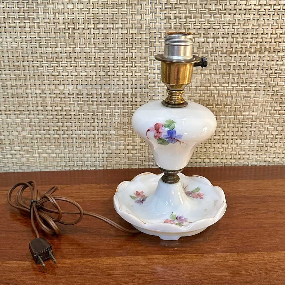 🌟HP🌟VTG 1930s-40s Fenton White Milk Glass Boudoir Lamp w/ Hand Painted Flowers